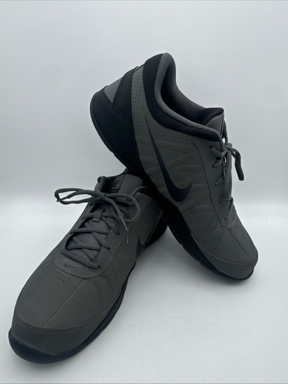 Nike Men’s #488102-002 Air Ring Leader Low Gray/Black Running Shoes - Size 11